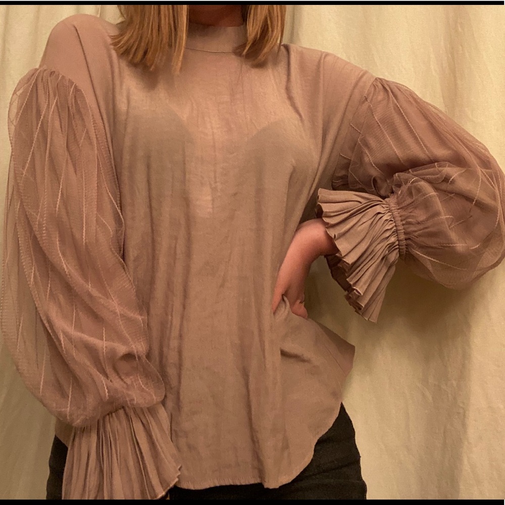 Lulus (New Moon) Pleated Sleeves Blouse - Picture 1 of 6